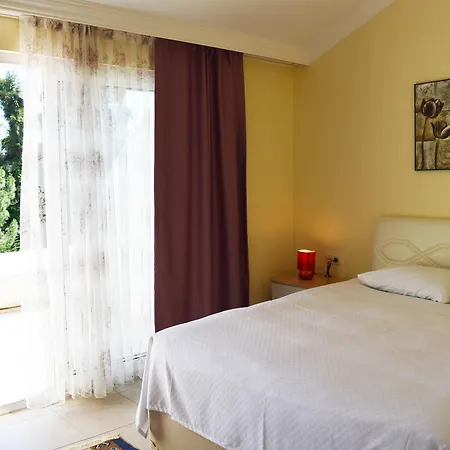 Sultan Homes מלון *